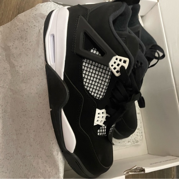 Jordan Black and White Athletic Sneakers Sleek Design main image 8